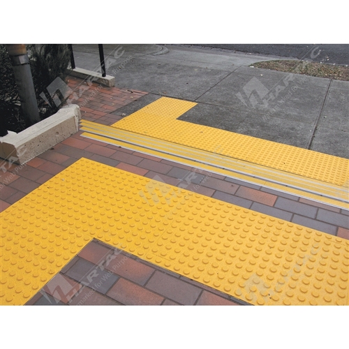 Rubber Tactile Indicator Directional Ridge Pattern 600*900mm Safety Yellow