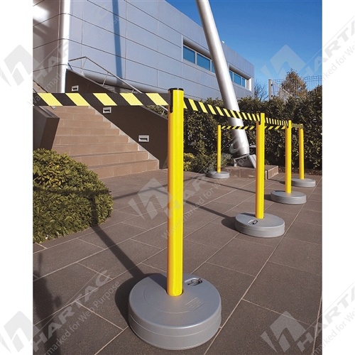 Outdoor Tensabarrier Stanchion System